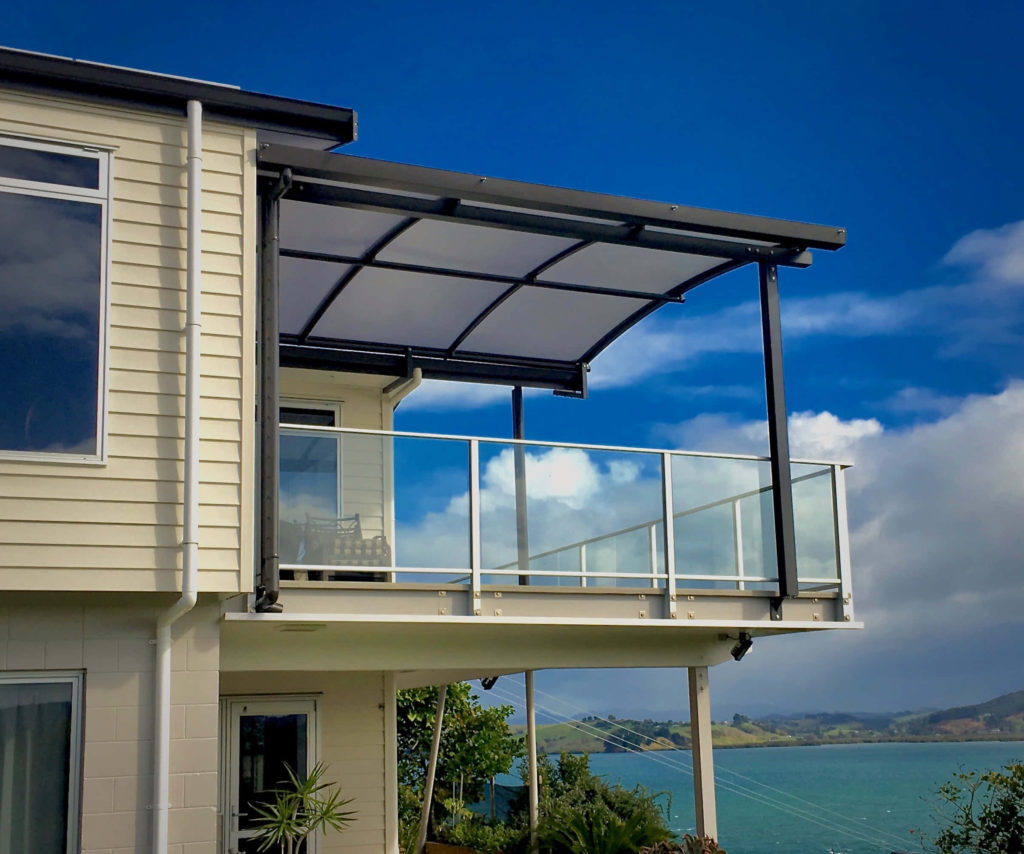 Customisable pergola over deck on Waiheke Island - Waiheke Blinds and Awnings - Outdoor Shading Solutions